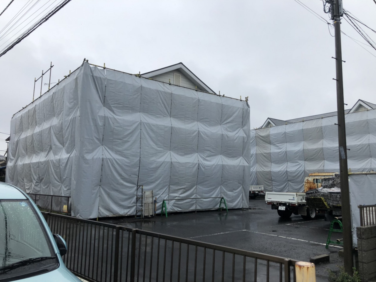 大和市の解体工事現場で解体養生をしました 神奈川で足場工事のご依頼を承っている株式会社副島架設のブログについて