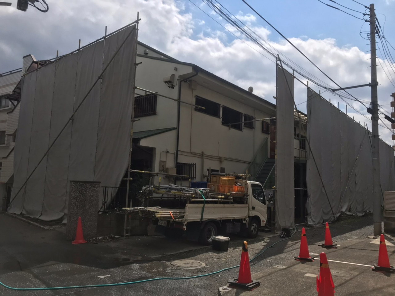 川崎市の解体工事現場で解体養生足場仮設工事を行いました。